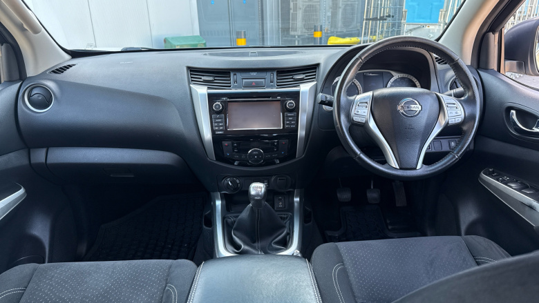 Nissan Navara Np300 Diesel Double Cab Pick Up N-Connecta 2.3dCi 190 4WD